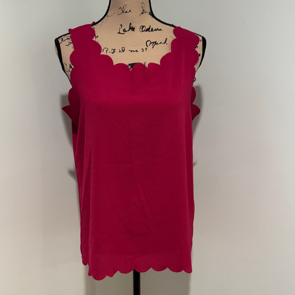 Elle size medium Scallop Trim Sleeveless Shell Top - Raspberry Pink